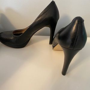 Banana Republic Leather Platform Pumps